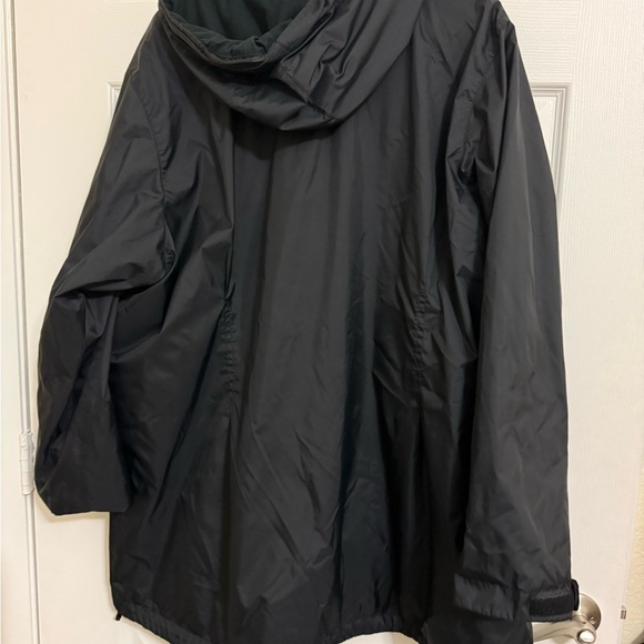 Columbia Women’s Plus Black Raincoat - Picture 3 of 3